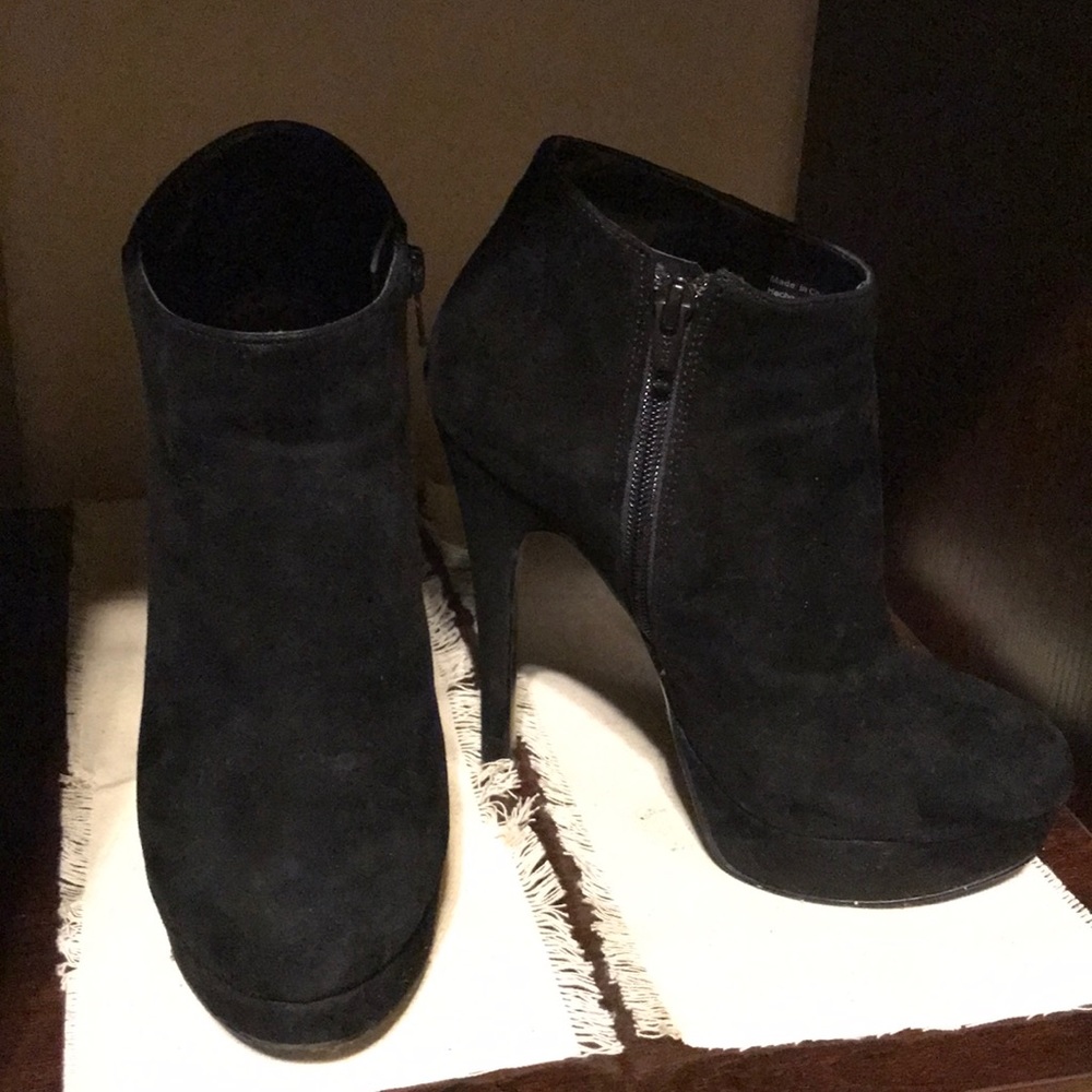 Black Aldo booty heels